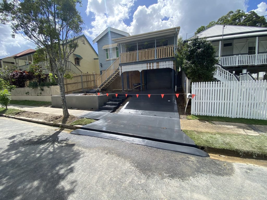 block work retaining wall with concrete core fill in Paddington and coloured concrete driveway with form steps and crossover complete 4